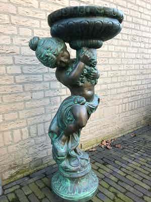 Niet of onleesbaar gesigneerd - Bronzen beeld verkocht voor € 1!