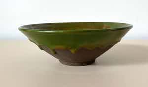 Pieter Groeneveldt - Aardewerken kom met donkergroen druipglazuur verkocht voor € 1!