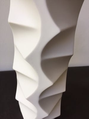 Hutschenreuther - Zeldzaam grote Reliëfvaas h 35 cm uit de serie Archais ontwerp Heinrich Fuchs kopen? Bied vanaf 135!