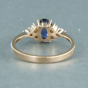 18k gouden ring bezet met een saffier tot. 0,90ct en briljant geslepen diamant kopen? Bied vanaf 450!
