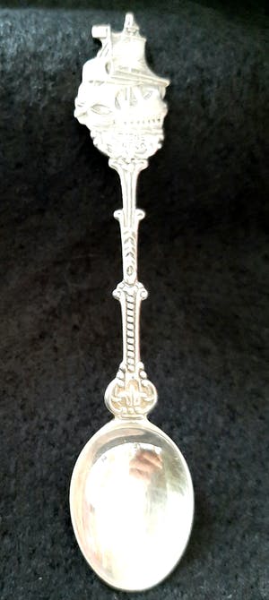 Zilver - D.E. Douwe Egberts verzilverd lepel, Zilveren pincet en nog 10 lepeltjes kopen? Bied vanaf 1!