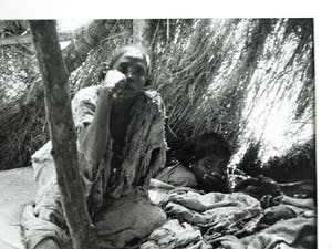 Jan Banning - Grote ingelijste foto , “……..te drinken” kopen? Bied vanaf 75!