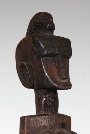 Marka - Hout en metaal, Staand vrouwenfiguur kopen? Bied vanaf 1!