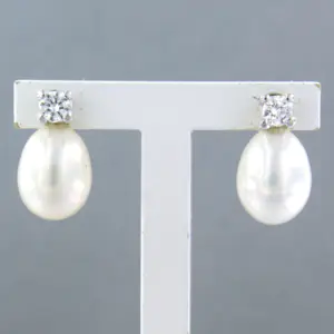 Acheter18k wit gouden oorknoppen met parel en briljant geslepen diamant? Enchérissez de 280!
