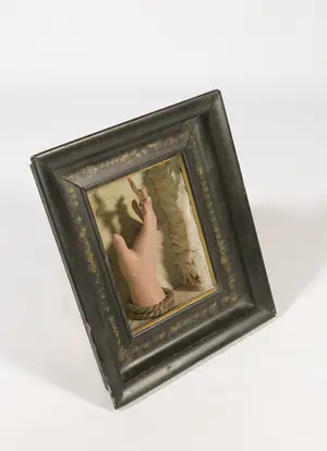 Odette van den Molengraft-Saulnier - Wandobject, Le toucher - Ingelijst kopen? Bied vanaf 1!