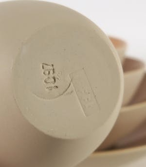 Vincent de Rijk - Set aardewerken kommetjes met perzikkleurige binnenzijde kopen? Bied vanaf 60!