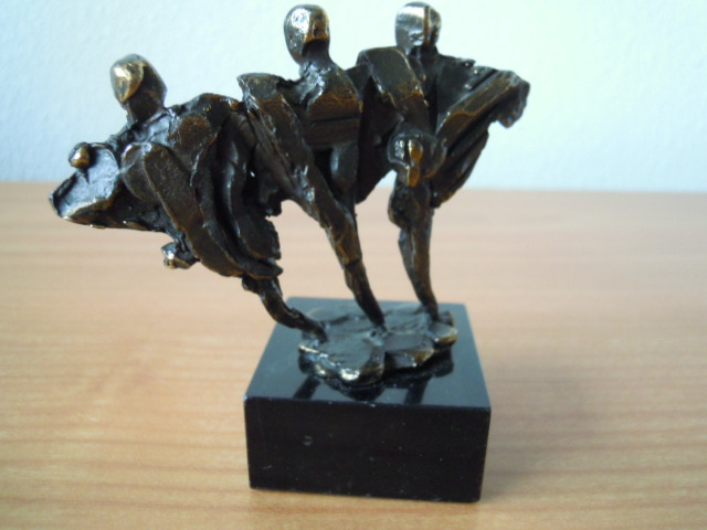 Corry Ammerlaan - Prachtig beeldje- " 3 VROLIJKE DAMES " kopen? Bied vanaf 25!