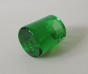 Niet of onleesbaar gesigneerd - Set van drie vintage groene ijsblok glazen kandelaars kopen? Bied vanaf 1!