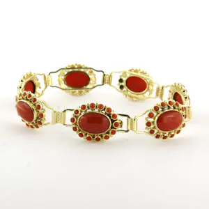 14k geel gouden armband bezet met koraal - 20 cm lang - 18.6 gram kopen? Bied vanaf 1400!
