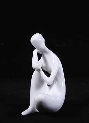Royal Dux - Lot van twee porseleinen zittende vrouw-figuren kopen? Bied vanaf 50!