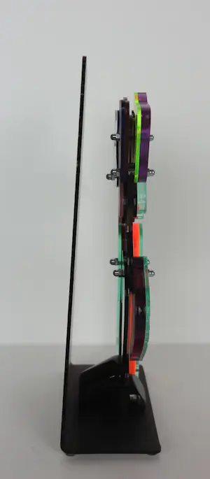 Ad van Hassel - Beeld van plexiglas in houten kistje, Buurvrouw (Cobart Pop Art) kopen? Bied vanaf 100!