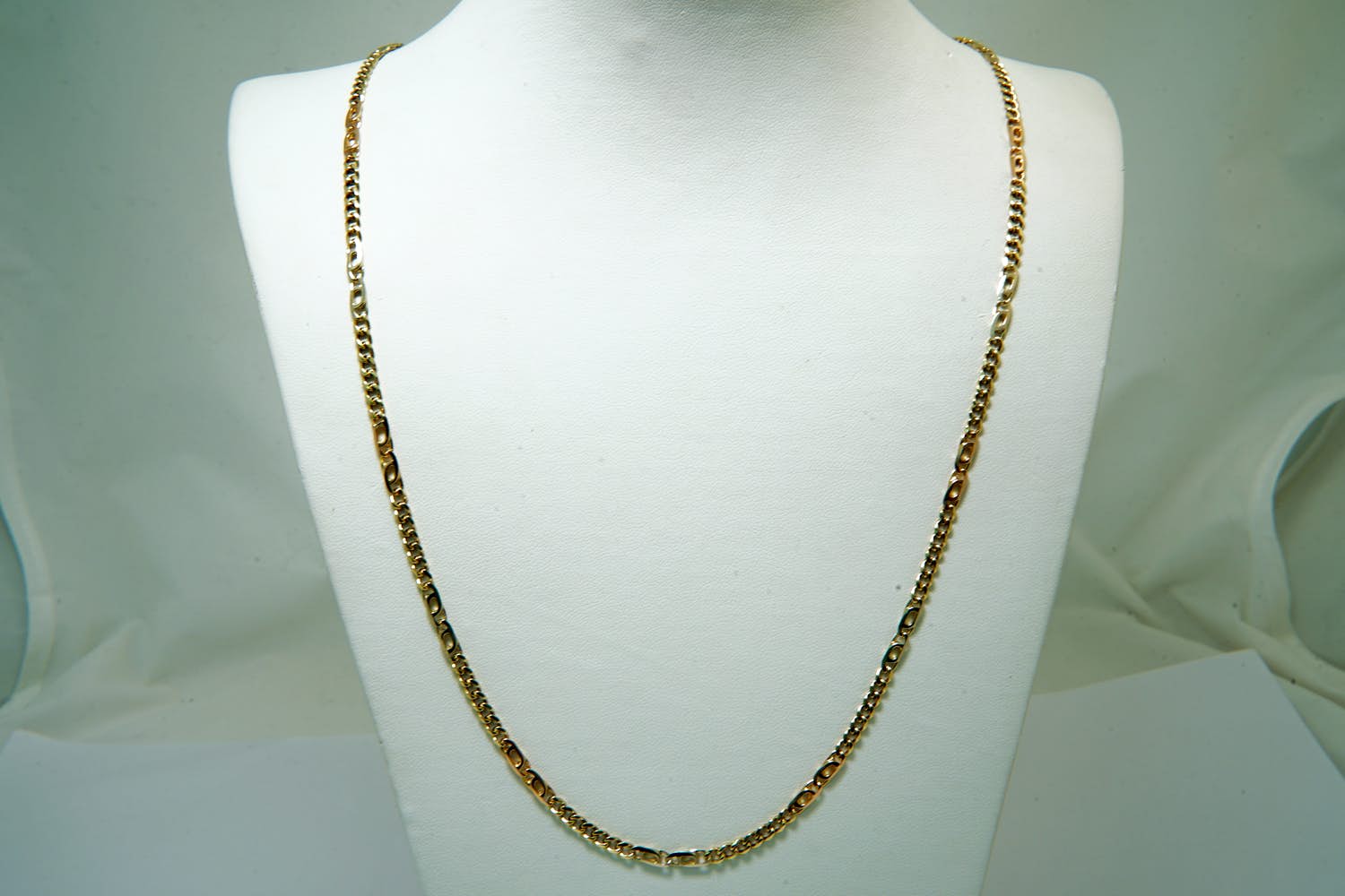 49 - Lang (60cm) en zo goed als nieuw 14 krt tri-color gouden collier kopen? Bied vanaf 370!