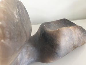 Niet of onleesbaar gesigneerd - Art deco Naturell stone Sculpture , kopen? Bied vanaf 1!