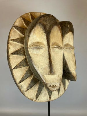 Lega - 210820 - Tribal used African TWIN mask from the Lega Bwami - Congo. kopen? Bied vanaf 65!