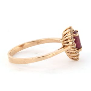 18k rosé gouden entourage ring bezet een robijn en briljant geslepen diamant kopen? Bied vanaf 400!
