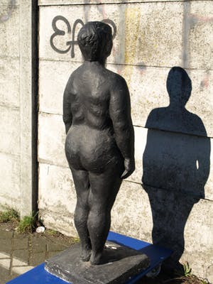 Niet of onleesbaar gesigneerd - Groot beeld , “Voorstudie Truus?? door Charlotte van Pallandt??” – 122 cm hoog kopen? Bied vanaf 10!