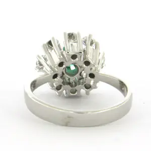 14k wit gouden ring bezet met smaragd en briljant geslepen diamant tot. 0.48ct kopen? Bied vanaf 710!