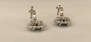 18-kt Witgouden oorbellen met groene saffier, ca 3,00 karaat en diamanten kopen? Bied vanaf 1100!
