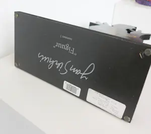 Jan Sierhuis - Houten beschilderde sculptuur, Figuur (in houten kist) kopen? Bied vanaf 250!