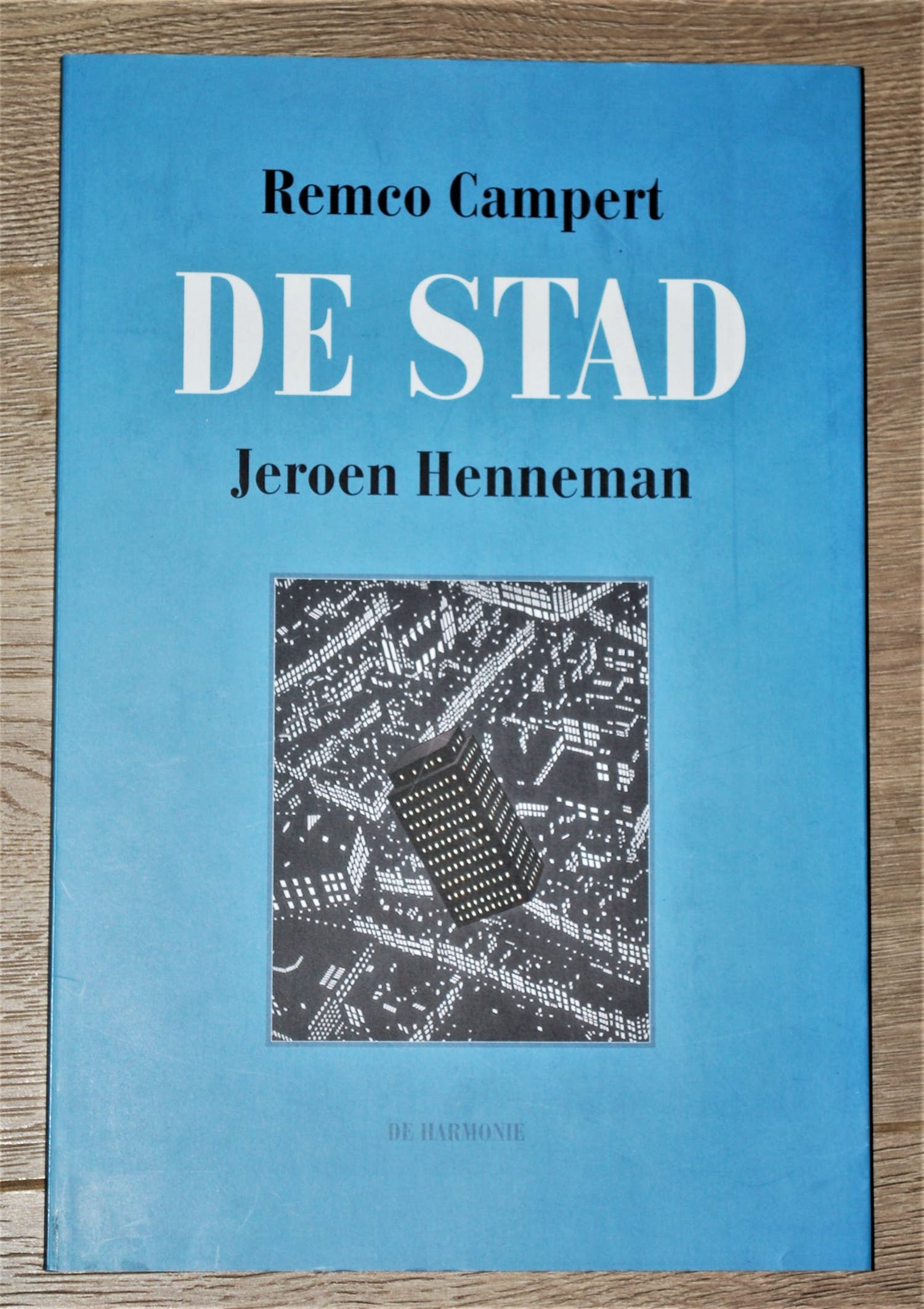 Jeroen Henneman - De Stad - gesigneerd met opdracht door Remco Campert - 1e druk 2014 verkocht voor € 50!