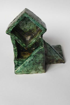 Niet of onleesbaar gesigneerd - kubistisch aardewerk object - niet gesigneerd kopen? Bied vanaf 1!
