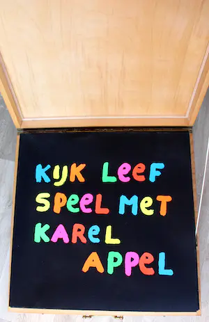 Karel Appel - Schilderskist met gesigneerd boek - 1977 kopen? Bied vanaf 450!