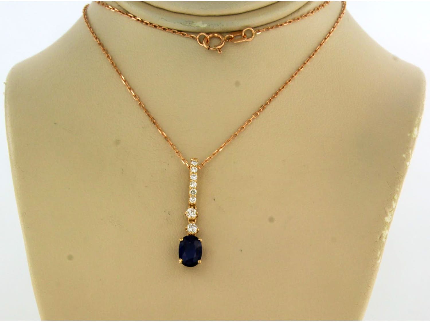 14k gouden collier met hanger bezet met saffier en briljant geslepen diamant kopen? Bied vanaf 350!