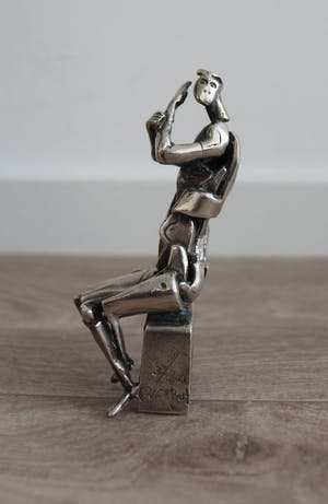 Rik Poot - zilveren beeld: zittend figuur kopen? Bied vanaf 1395!
