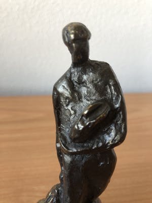 Brons (Onbekend) - Zwaar massief bronzen beeld van man met hond - kat en konijn. kopen? Bied vanaf 45!