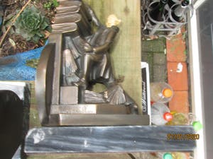 Brons (Onbekend) - Uniek brons boekensteun met aardewerk hoofdje 2 stuks kopen? Bied vanaf 75!