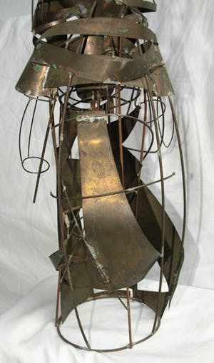 Niet of onleesbaar gesigneerd - Beeld van blik en ijzerdraad, “Koningin” – 34 cm hoog kopen? Bied vanaf 10!