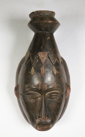 Guru - Houten masker met gestyleerd kapsel in een knot kopen? Bied vanaf 1!