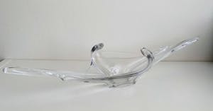 Niet of onleesbaar gesigneerd - sculptuur van helder kristal, krachtig door eenvoud, 65 cm breed ! kopen? Bied vanaf 1!
