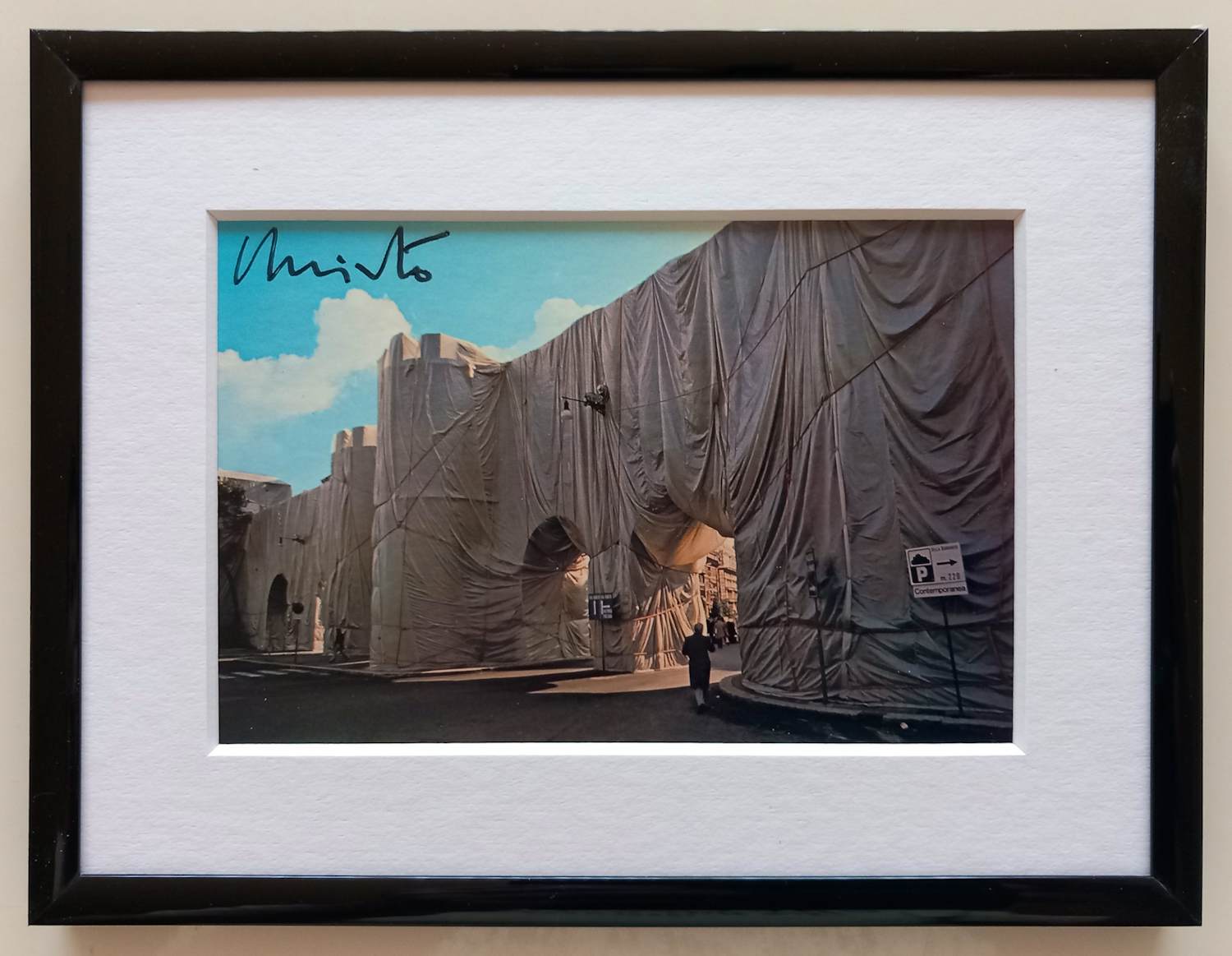 Christo - Christo - Wrapped Roman Wall - artcard handgesigneerd kopen? Bied vanaf 300!