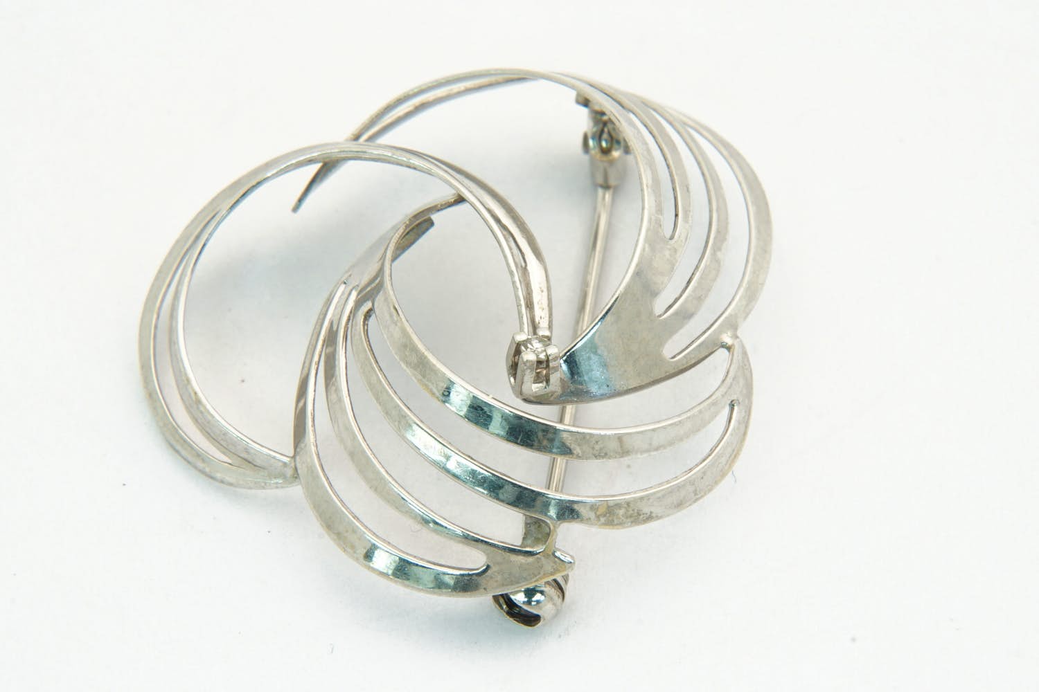 4- Chique 14Krt wit- gouden Broche / Speld - met diamant (achtkantje) kopen? Bied vanaf 190!