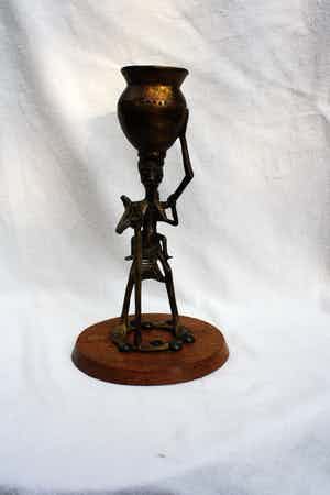 Niet of onleesbaar gesigneerd - Fraai Bronzen Afrikaanse Sculptuur Vrouw met Kind (19e eeuw) verkocht voor € 1!