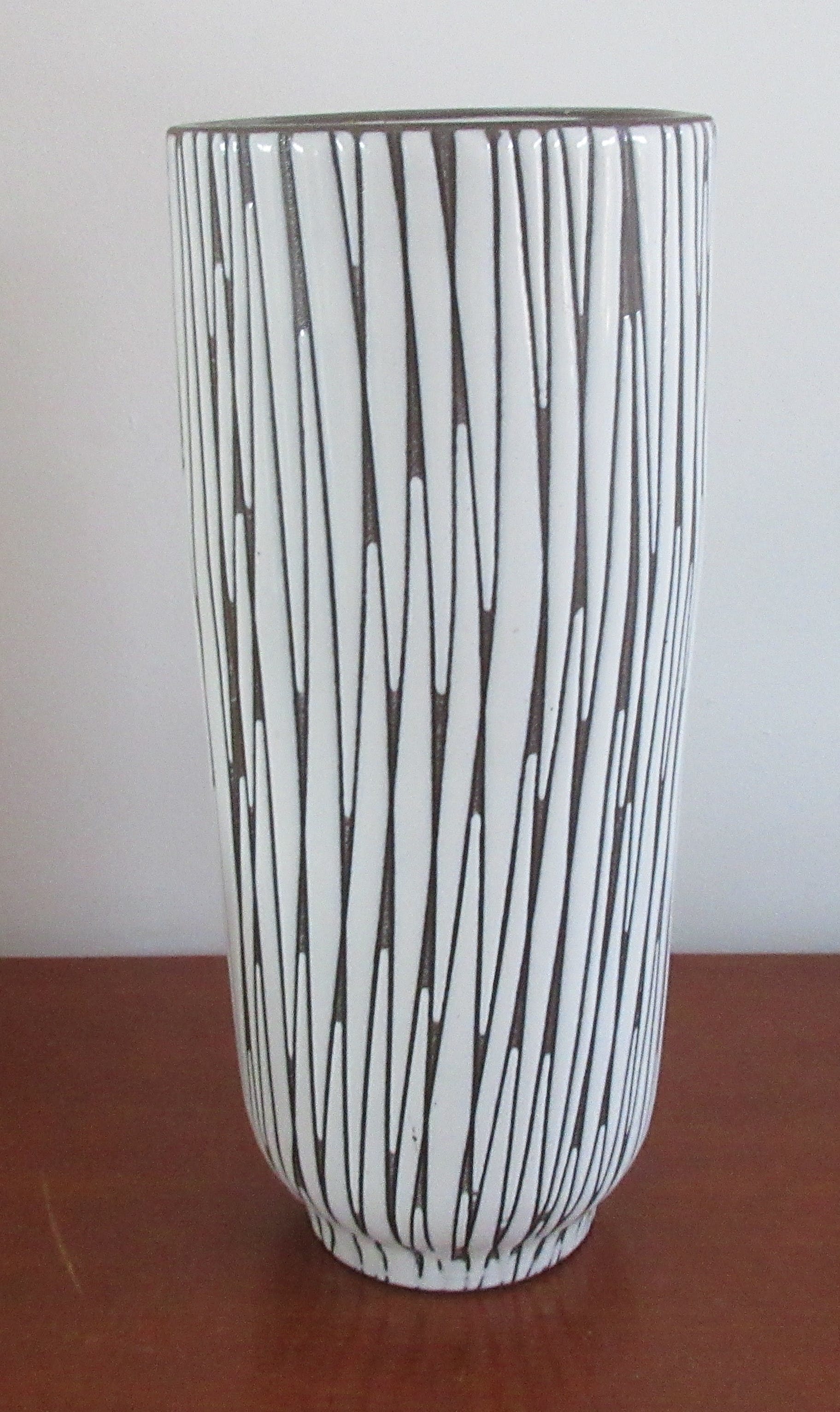 Upsala-Ekeby - MARS vaas model 4050 ontwerp Mari Simmulson  verkocht voor € 30!
