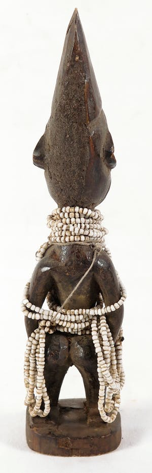 Ibedji - Vrouwenbeeld met witte kralen kopen? Bied vanaf 1!