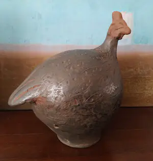 Niet of onleesbaar gesigneerd - Grote charmante kip, handgemaakt, keramiek kopen? Bied vanaf 1!