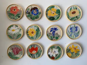 Faience- en Tegelfabriek Westraven - Zeldzaam mooie set polychrome cloisonné onderzetters 1923 kaufen? Bieten Sie von 75!