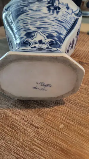 N.V. Porselein- en Tegelfabriek Mosa - Kaststel 3 vazen Delft 501 kopen? Bied vanaf 150!