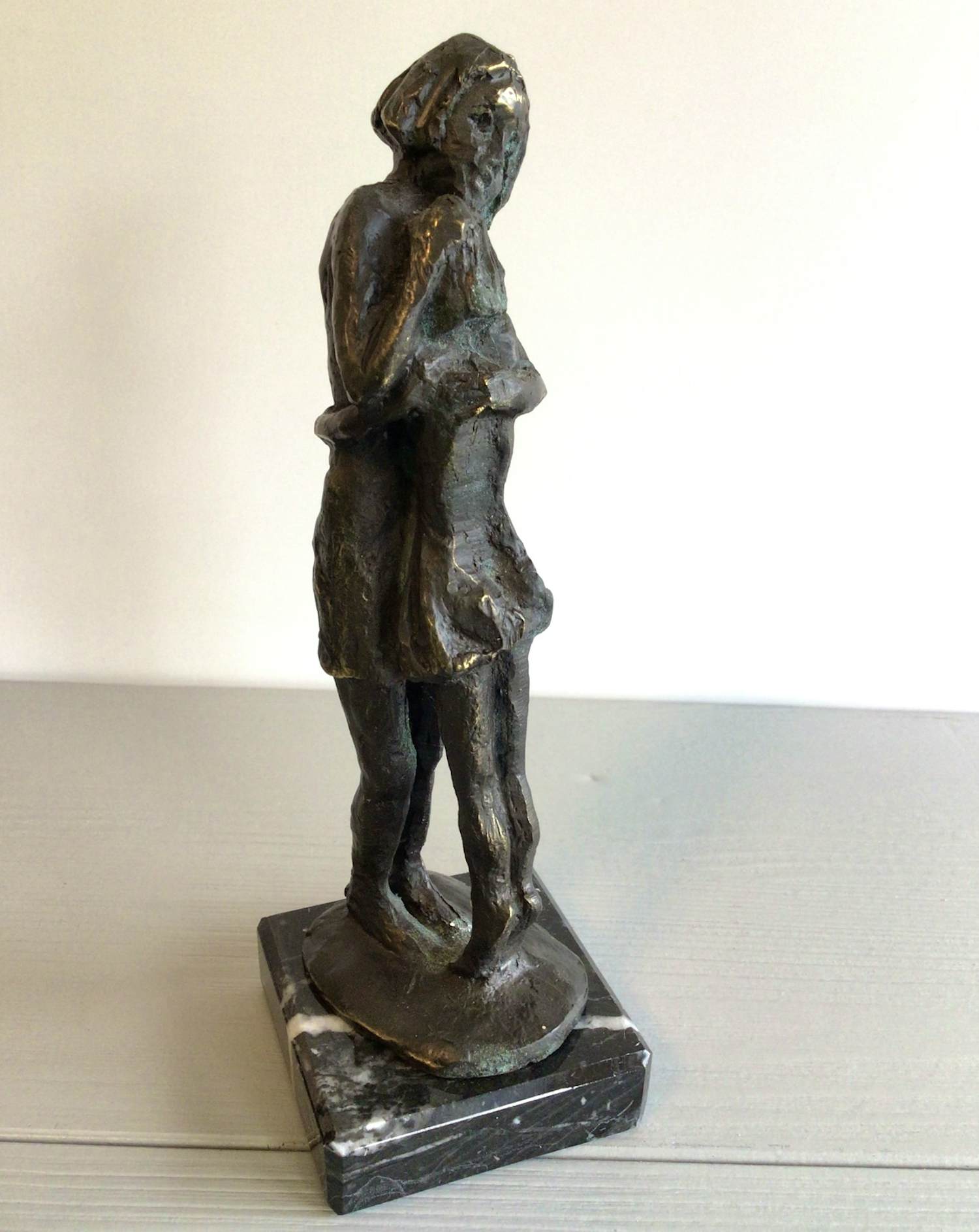 Astrid Veldhuyzen-Koppen - Sculptuur “ Bescherming “ kopen? Bied vanaf 69!