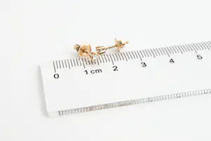 98 -  Paar 18 Kt rosé gouden / 0.10ct diamanten oorstekers - kinder -dames model kopen? Bied vanaf 80!