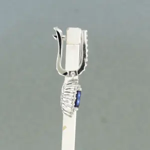 18k gouden oorhangers met saffier en briljant geslepen diamant tot. 0.72ct kopen? Bied vanaf 1100!