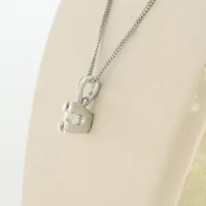 14k wit gouden collier met solitair hanger met diamant 0.12 ct - 45 cm lang kopen? Bied vanaf 220!