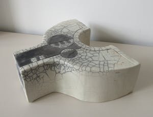 Niet of onleesbaar gesigneerd - XL Raku Keramische Dubbele Kandelaar met Brutalistische decoratie kopen? Bied vanaf 1!