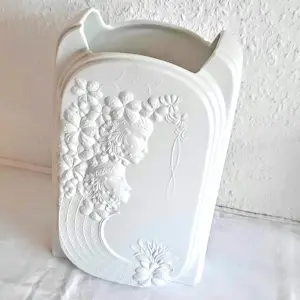 A.K. Kaiser Porzellan - Op Art Vase Bisquit Porzellan Design Wolfgang Gawantka signiert 70er Jahre kopen? Bied vanaf 90!