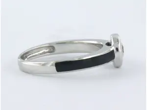 18k gouden ring met emaille en briljant geslepen diamant 0.15ct kopen? Bied vanaf 340!