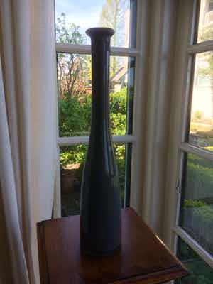 Floris Meydam - grote grijze flesvaas verkocht voor € 100!