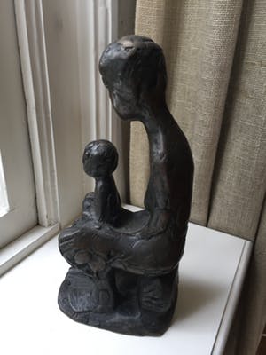 Frans Timmermans - Sculpture “moeder met kind” kopen? Bied vanaf 235!